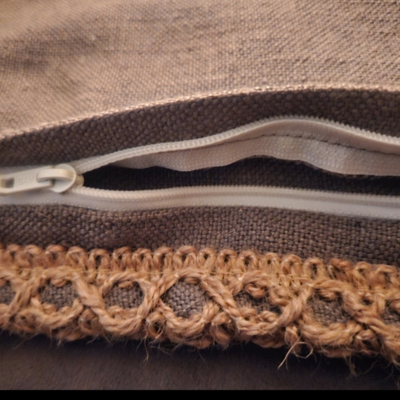 BIG PRICE DROP!!  QTY 6 - 20X20 / QTY 2 - 18X18 SOFA PILLOW COVERS GRAY & TAUPE - Picture 2 of 8